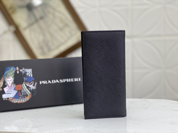 プラダ財布コピー背面デザイン